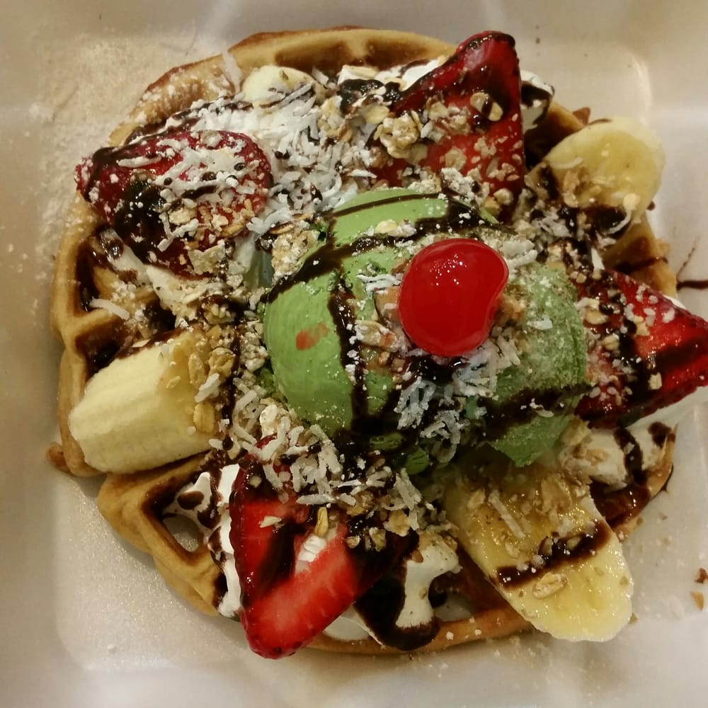 Monarca waffle sundae